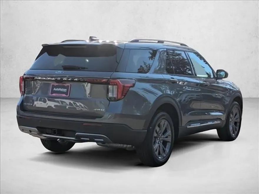2025 Ford Explorer photo 1