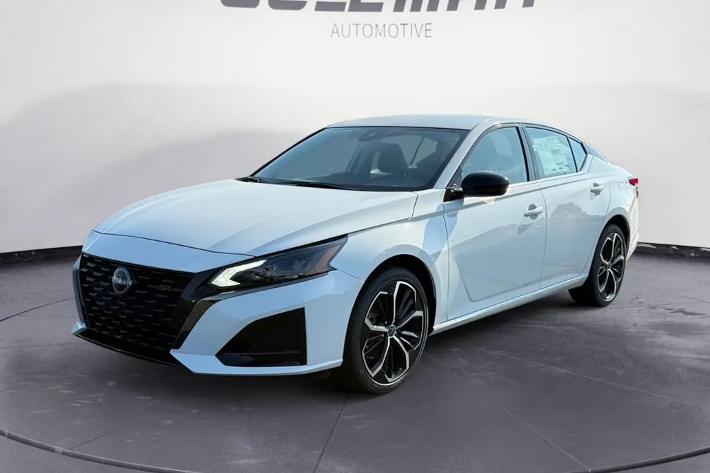 2025 Nissan Altima 2.5 SR photo 1