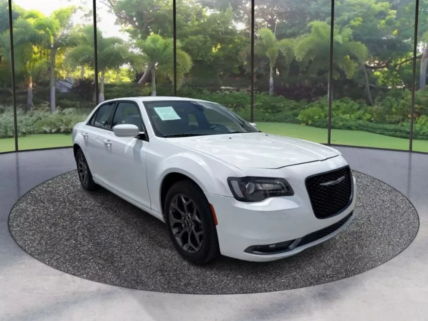 2016 Chrysler 300 photo 1