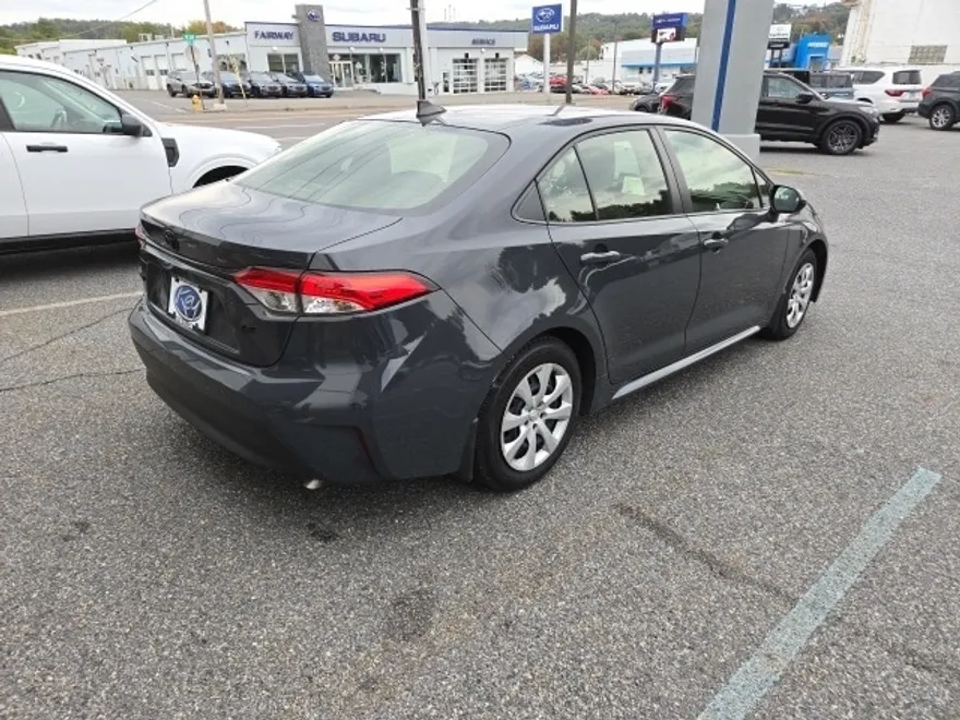 2023 Toyota Corolla LE photo 1