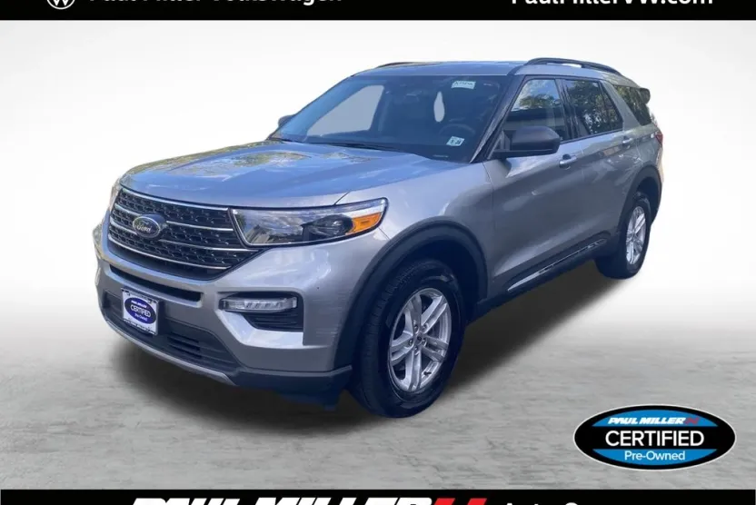 2023 Ford Explorer XLT photo 1