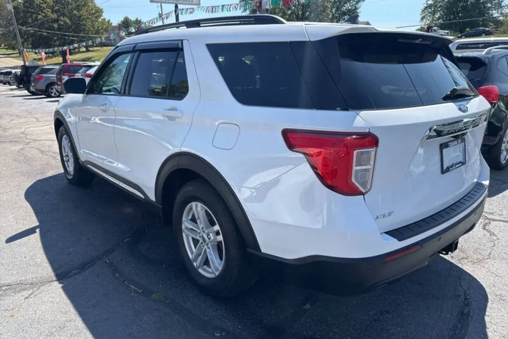 2021 Ford Explorer XLT photo 1