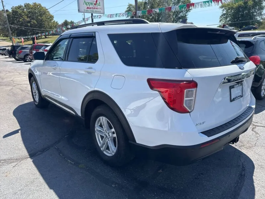 2021 Ford Explorer XLT photo 1