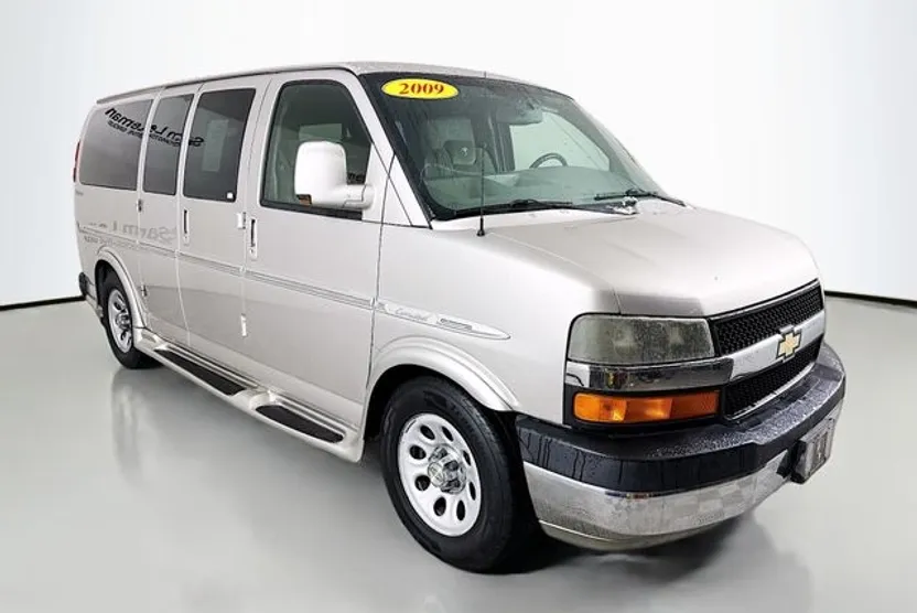 2009 Chevrolet Express 1500 photo 1