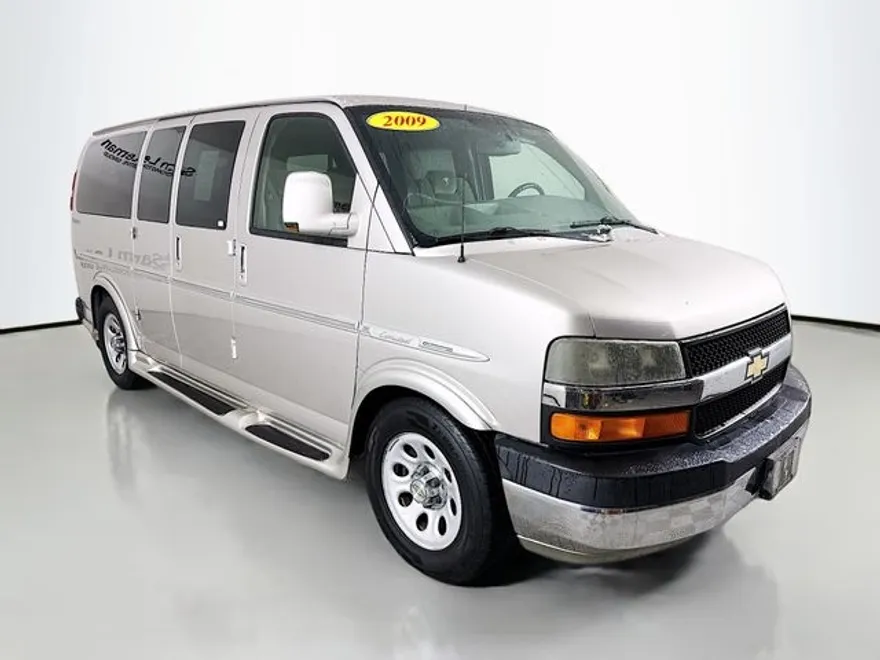 2009 Chevrolet Express 1500 photo 1
