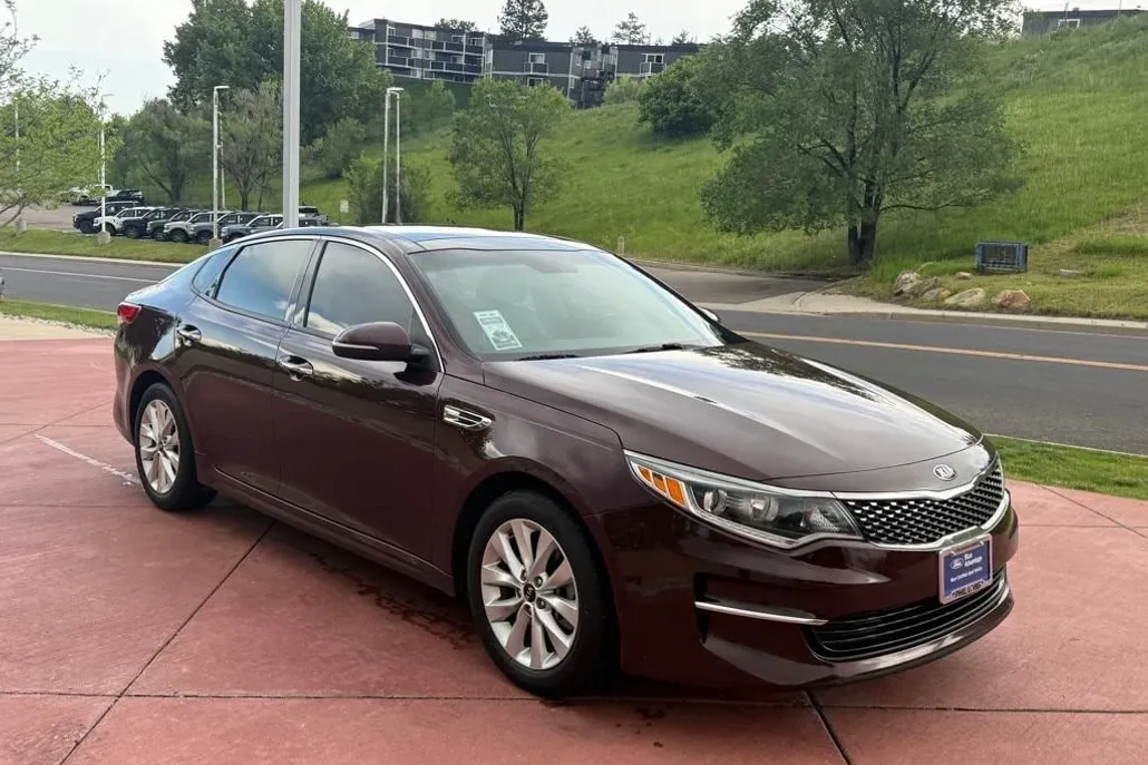 2018 Kia Optima EX photo 1