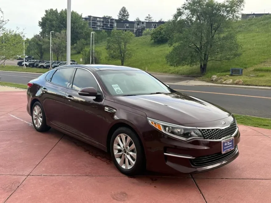 2018 Kia Optima EX photo 1