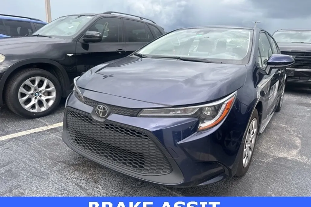 2021 Toyota Corolla LE photo 1