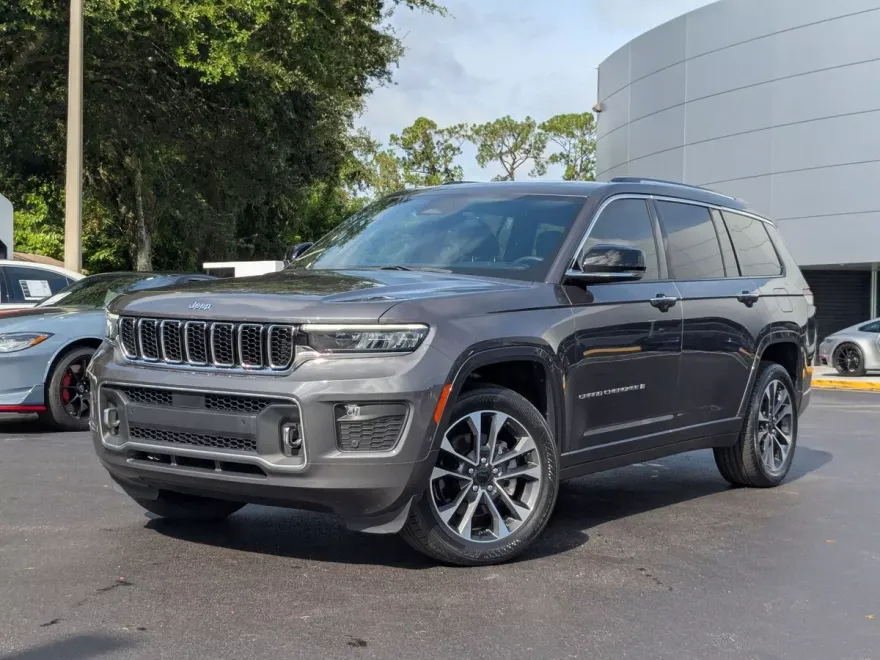 2022 Jeep Cherokee Overland photo 1