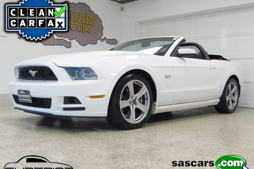 2013 Ford Mustang GT Convertible photo 1