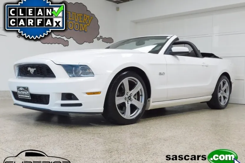 2013 Ford Mustang GT Convertible photo 1