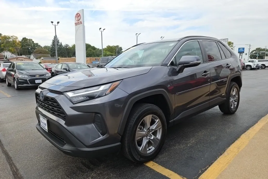 2022 Toyota RAV4 Hybrid XLE photo 1