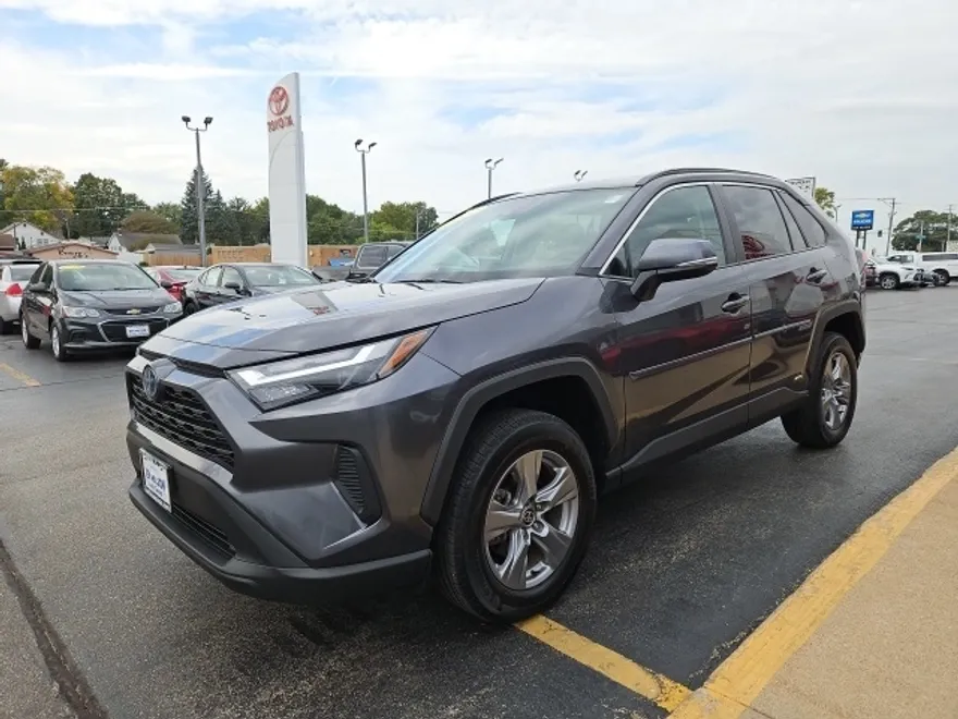 2022 Toyota RAV4 Hybrid XLE photo 1
