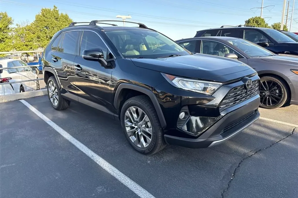 2021 Toyota RAV4 Limited photo 1