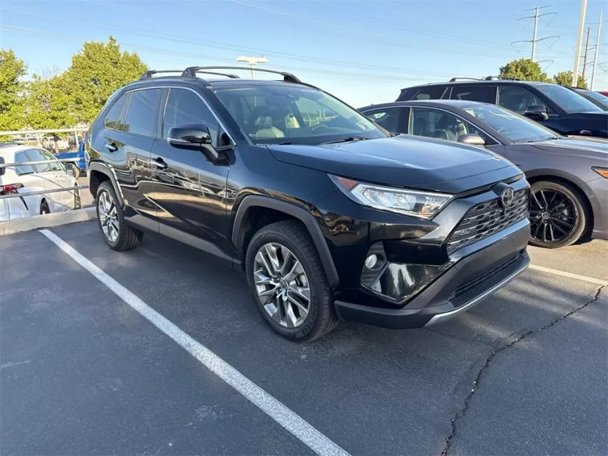 2021 Toyota RAV4 Limited photo 1