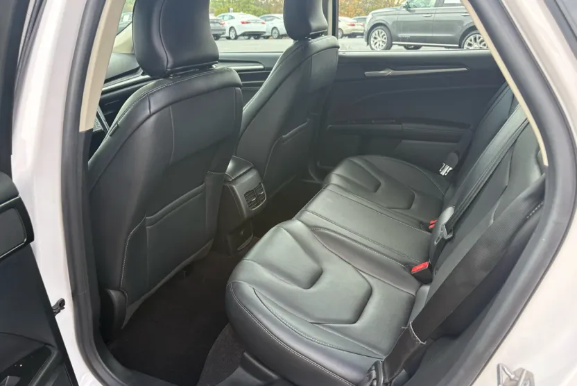 2019 Ford Fusion Hybrid Titanium photo 1