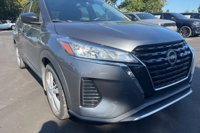 2022 Nissan Kicks S photo 1