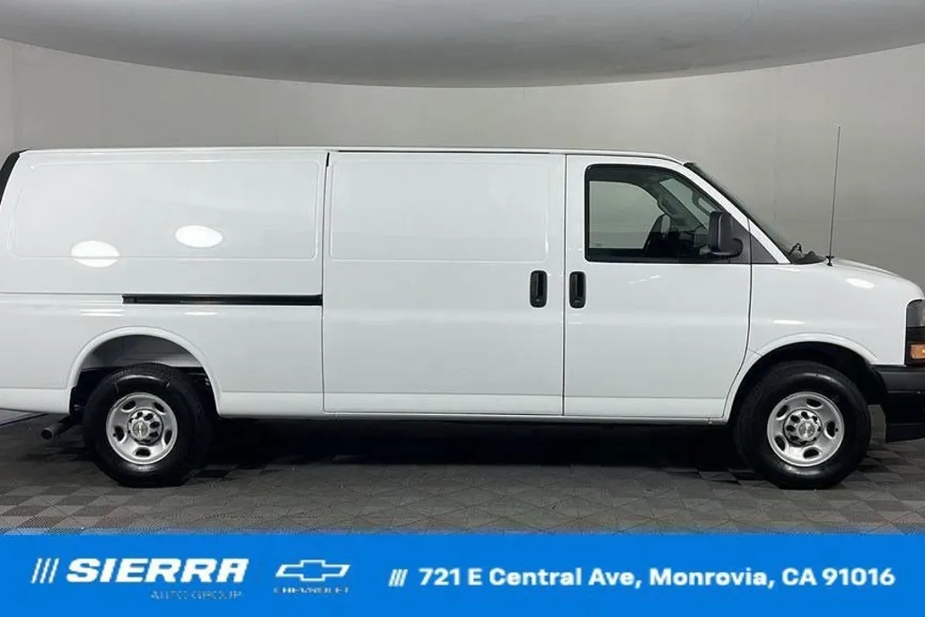 2025 Chevrolet Express Cargo 2500 photo 1