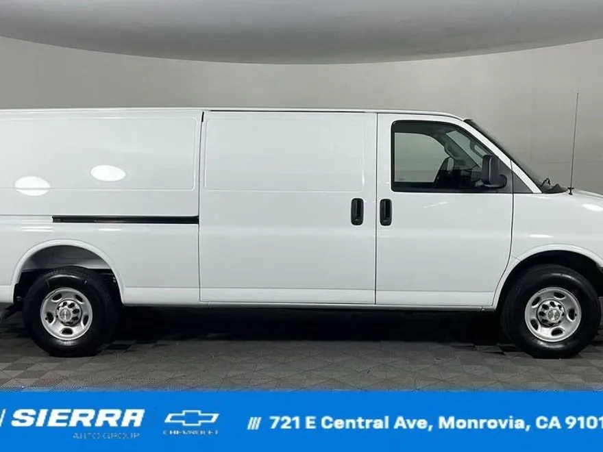 2025 Chevrolet Express Cargo 2500 photo 1