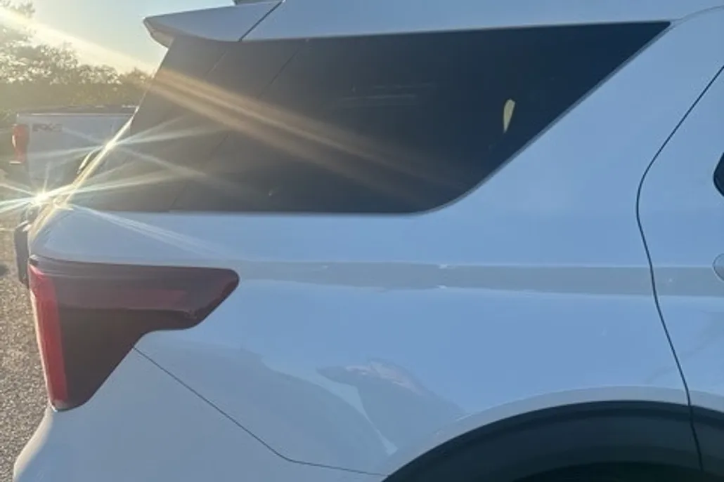 2023 Ford Explorer ST photo 1