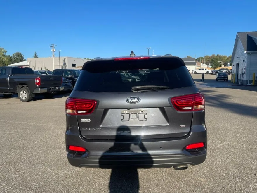 2019 Kia Sorento LX photo 1