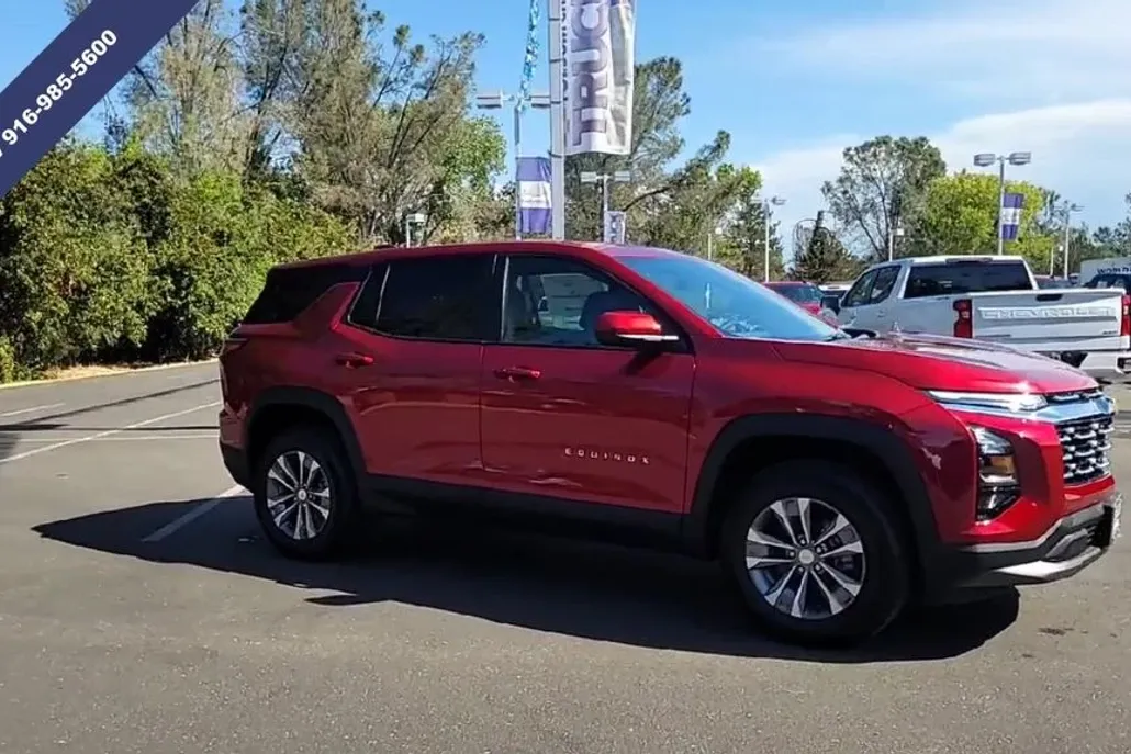 2026 Chevrolet Equinox LT photo 1