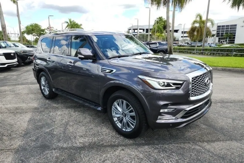 2022 Infiniti QX80 Luxe photo 1