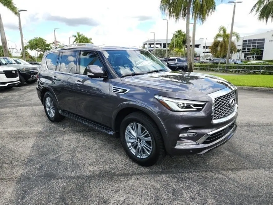 2022 Infiniti QX80 Luxe photo 1