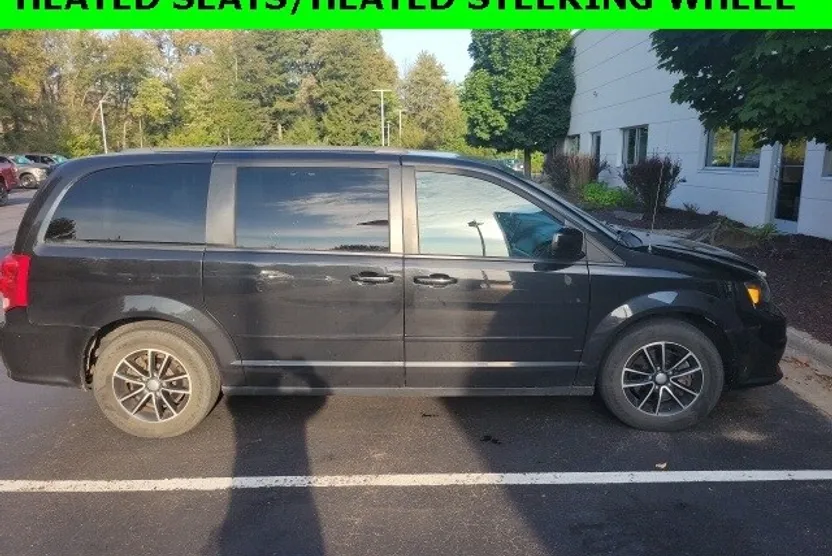 2017 Dodge Grand Caravan GT photo 1