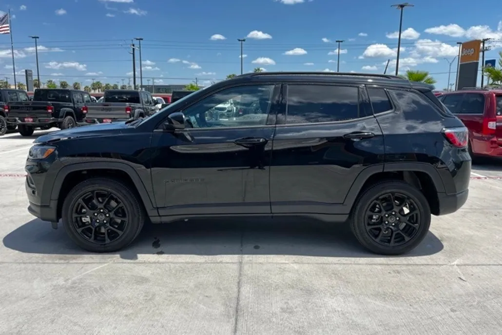 2025 Jeep Compass Latitude photo 1