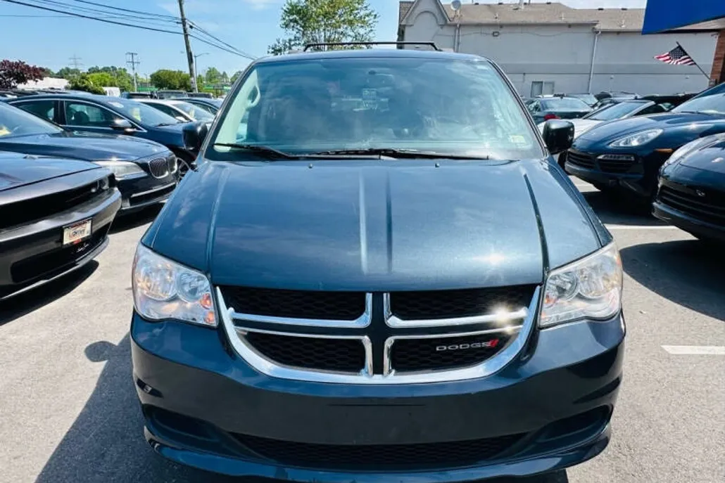 2014 Dodge Grand Caravan SXT photo 1
