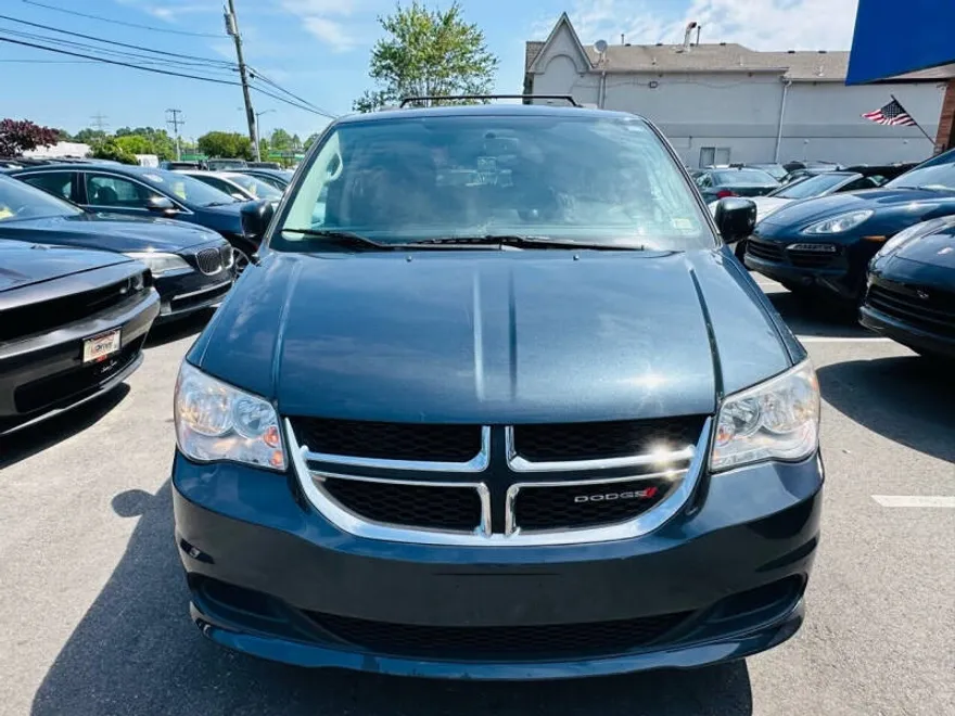 2014 Dodge Grand Caravan SXT photo 1
