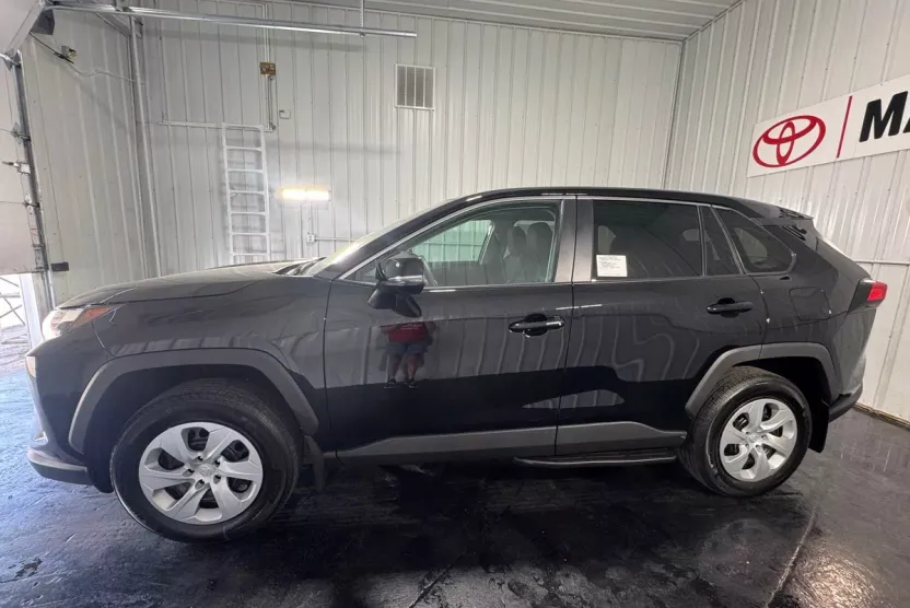 2025 Toyota RAV4 LE photo 1
