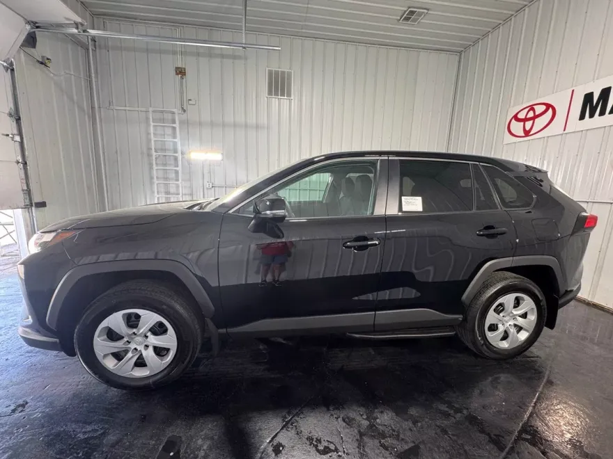 2025 Toyota RAV4 LE photo 1