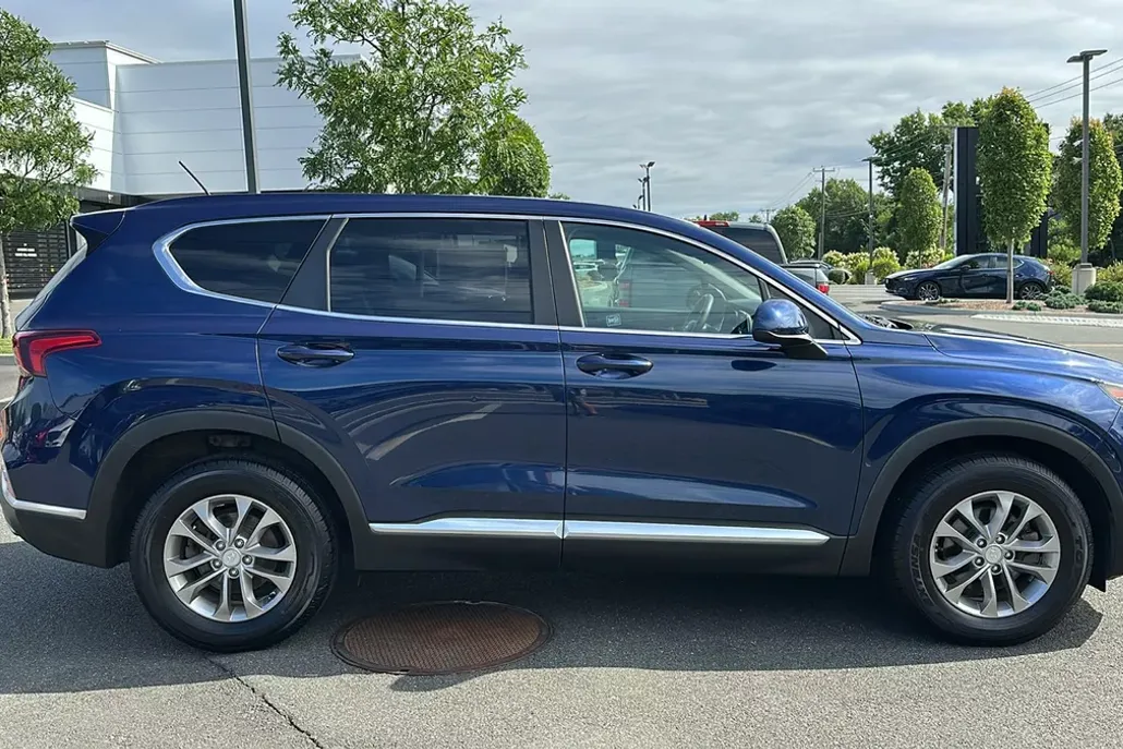 2019 Hyundai Santa Fe SE photo 1