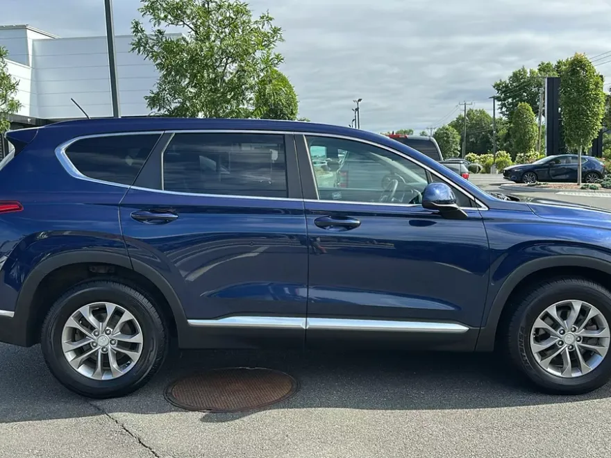 2019 Hyundai Santa Fe SE photo 1