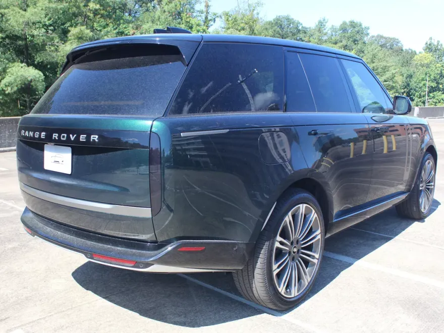 2025 Land Rover Range Rover SE photo 2