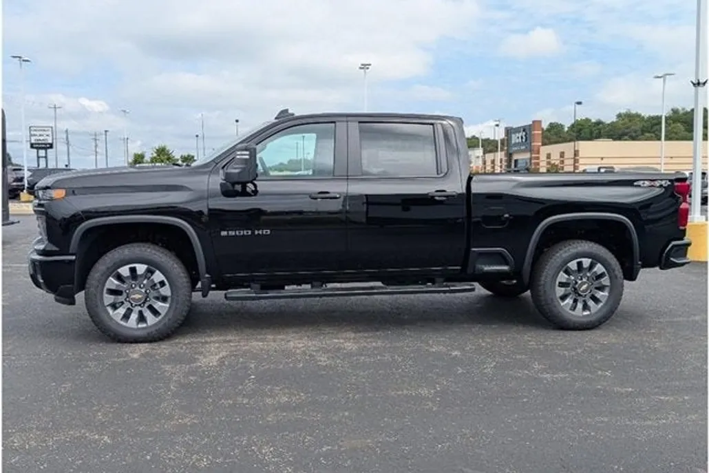 2025 Chevrolet Silverado 2500HD Custom photo 1