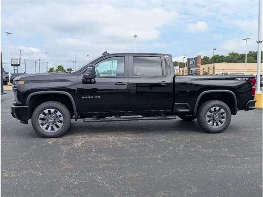 2025 Chevrolet Silverado 2500HD Custom photo 1