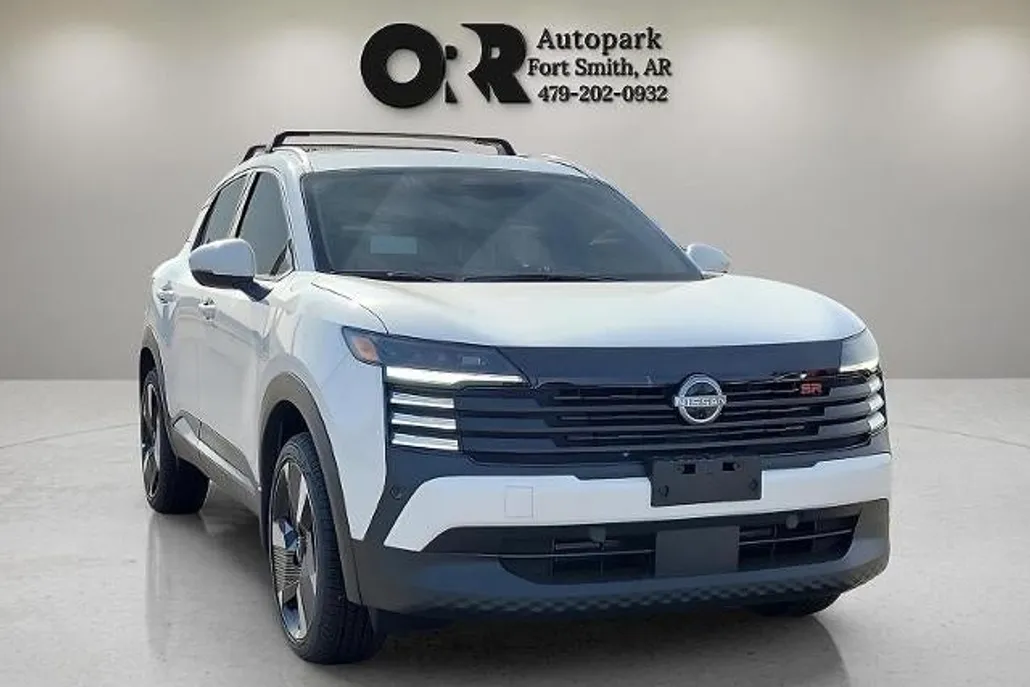 2025 Nissan Kicks SR photo 1