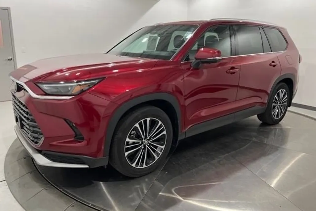 2024 Toyota Highlander Hybrid Platinum photo 1