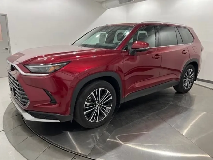 2024 Toyota Highlander Hybrid Platinum photo 1