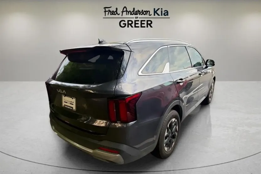 2025 Kia Sorento S photo 1