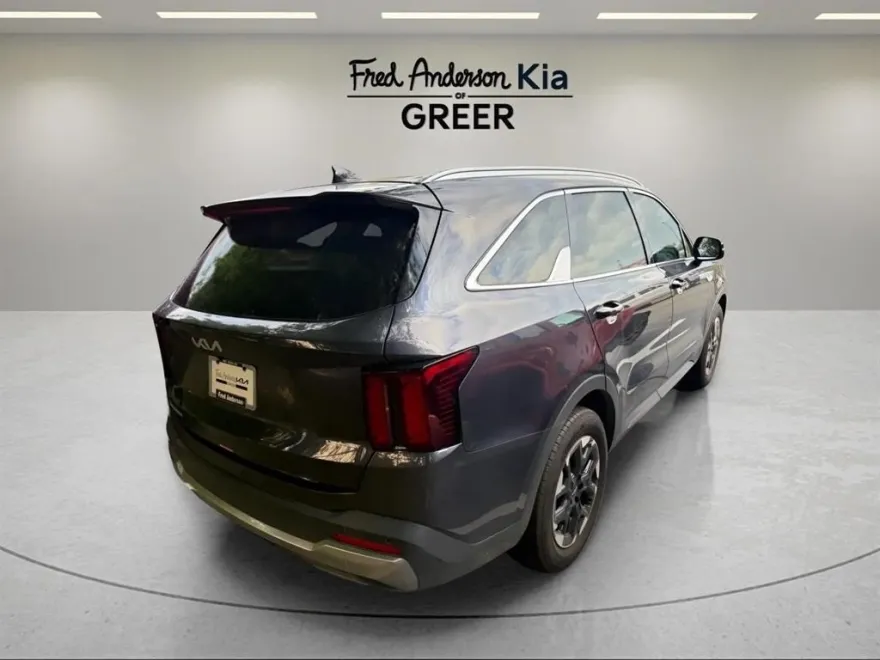 2025 Kia Sorento S photo 1