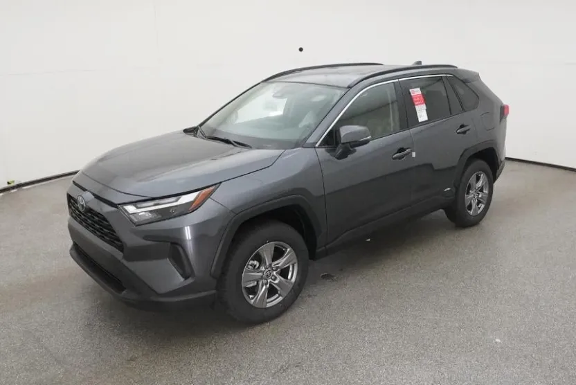 2025 Toyota RAV4 Hybrid LE photo 1