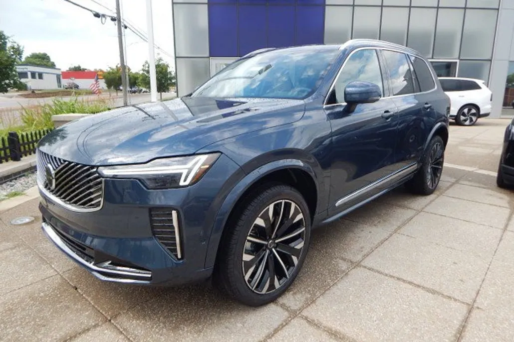 2026 Volvo XC90 Plus photo 1