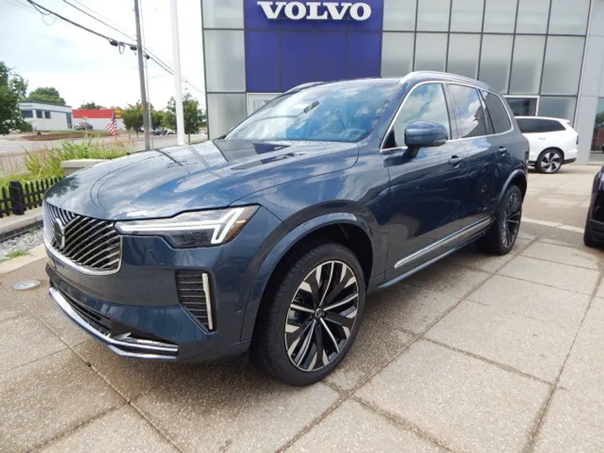 2026 Volvo XC90 Plus photo 1