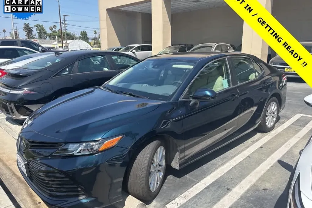 2019 Toyota Camry L photo 1