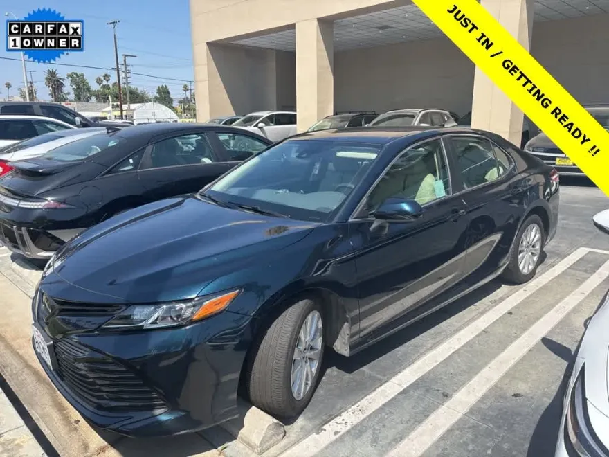 2019 Toyota Camry L photo 1