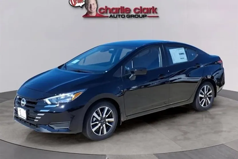 2025 Nissan Versa SV photo 1